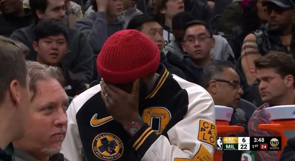 nba球迷呼吁湖人休赛季交易詹姆斯他缺席的时候湖人战绩更好