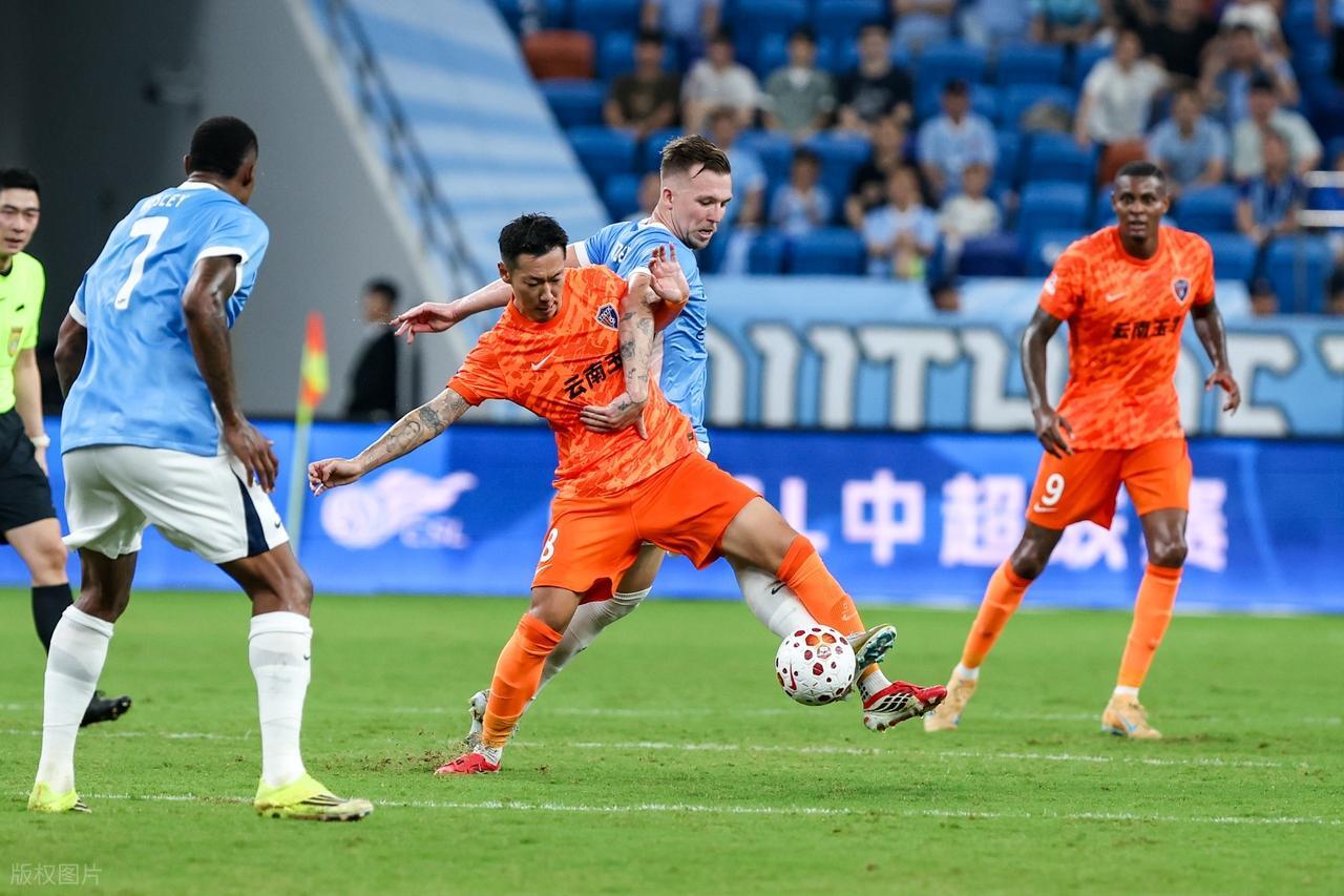 上港腸子悔青了？放走的國腳王牌中場在玉昆爆發，自己卻深陷泥潭