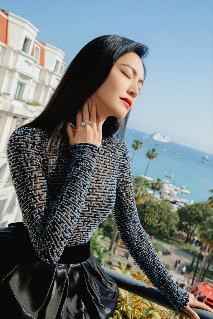 姚晨压轴亮相戛纳红毯与李治廷同框生图状态惊艳不输韩团女星