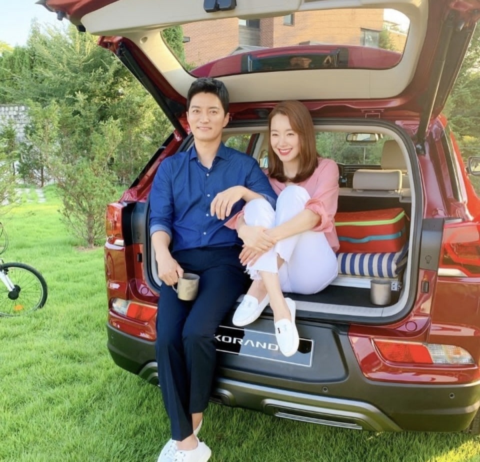 苏怡贤和印乔镇的幸福家庭照片,让人感受到温暖和快乐_腾讯新闻