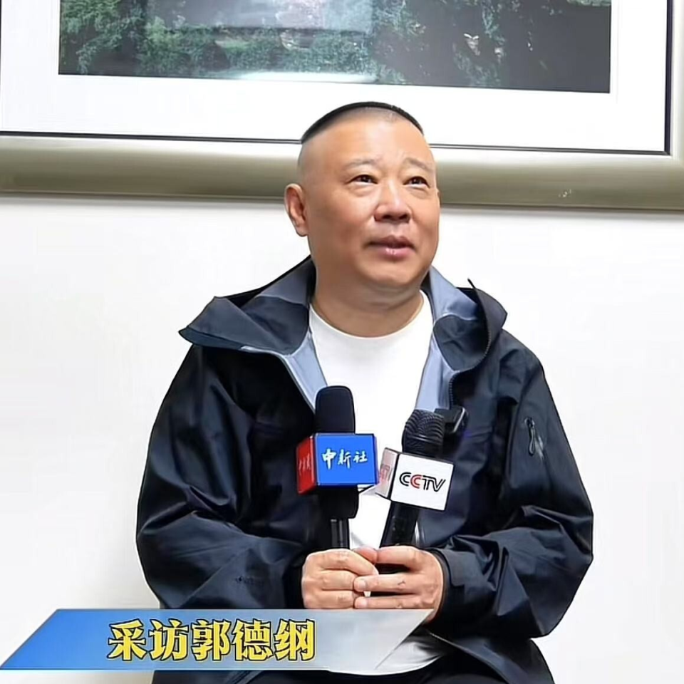 郭德纲南非接受央视采访,大谈出国商演,引热议,郭德纲有资格