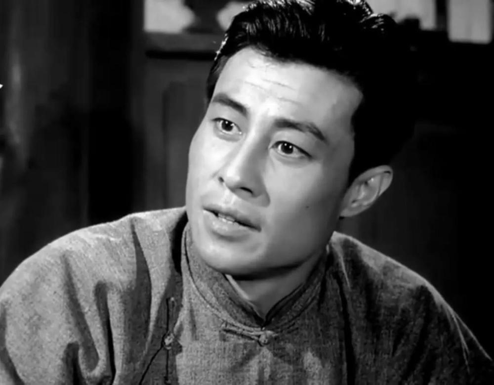 这个男演员就是后来的老艺术家王心刚.