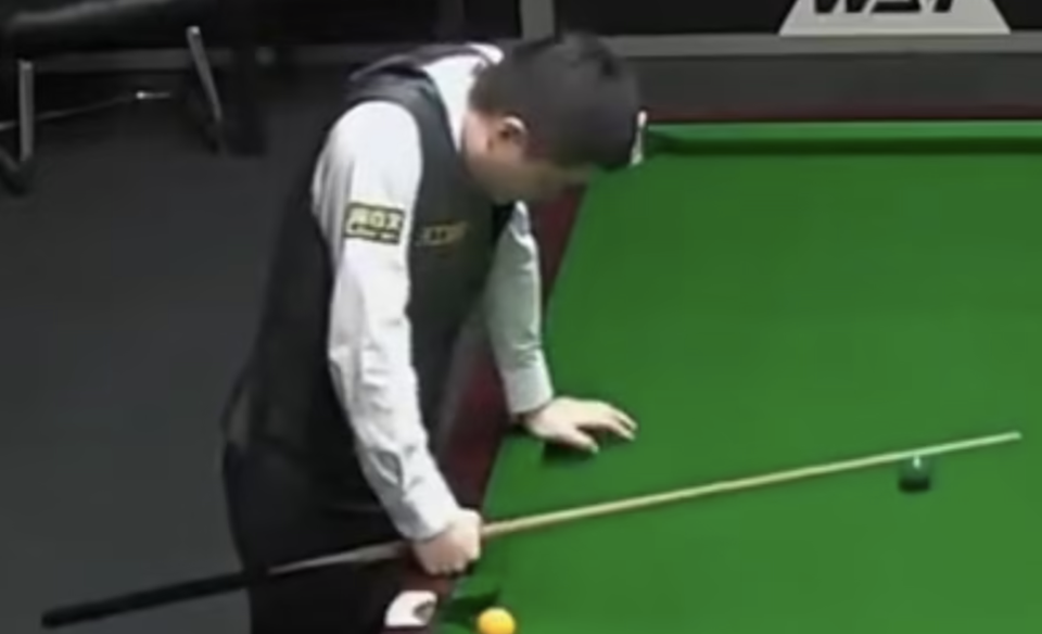 一度32-0领先,但他随后出现巨大失误,在打黑球的时候,不幸打掉了皮头