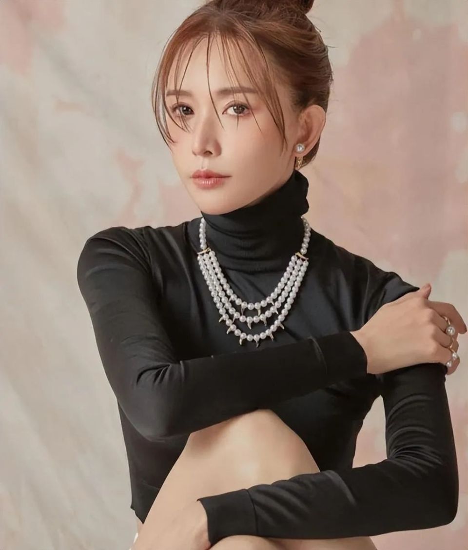 49岁林志玲大胆挑战露腰装,辣妈身材惊艳四座,美貌依旧令人倾倒