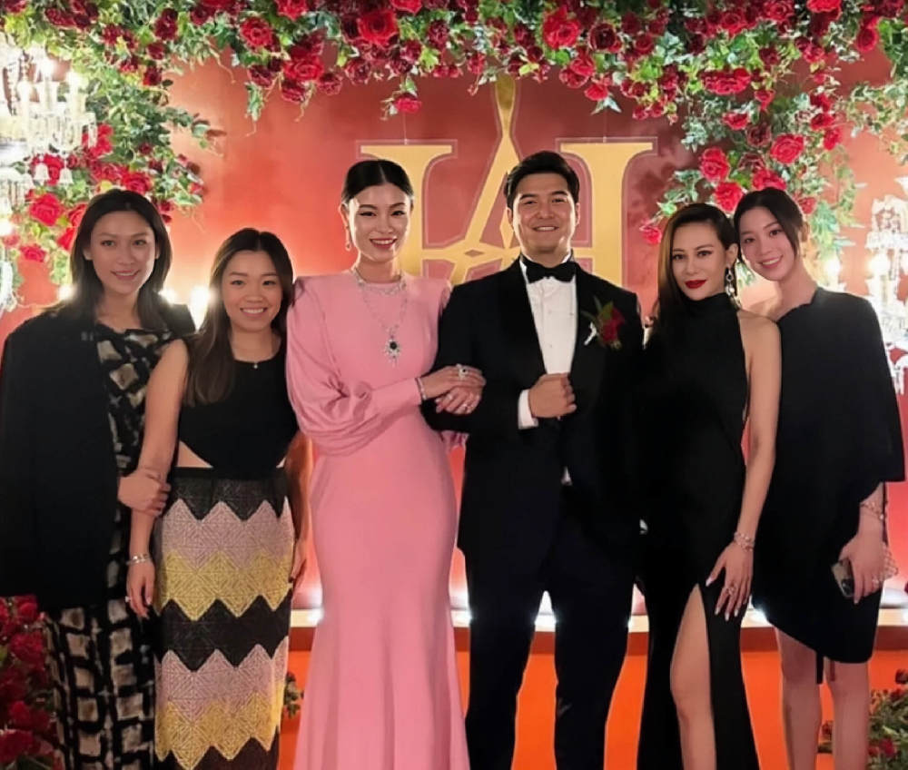 恭喜香港知名富三代花两百万补办婚礼众名媛阔少出席场面热闹