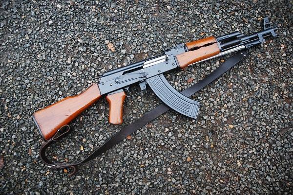 它是新中国第1款量产冲锋枪 被誉为国产版AK-47 实现了枪刺合一_腾讯新闻