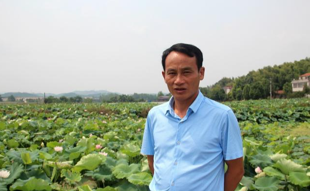 硬汉子熊荣华领着村民拼出好日子