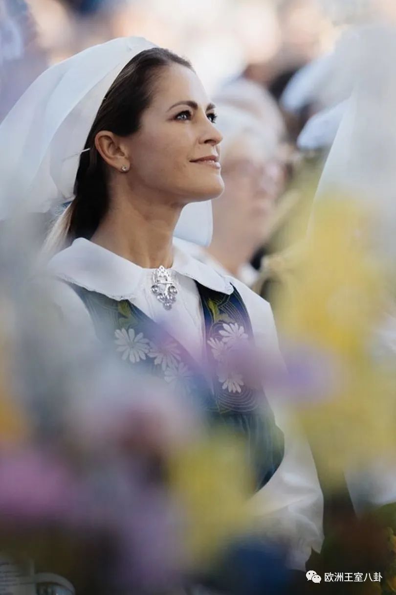 6瑞典王室成员庆祝国庆节裙子来自massimo dutti6.