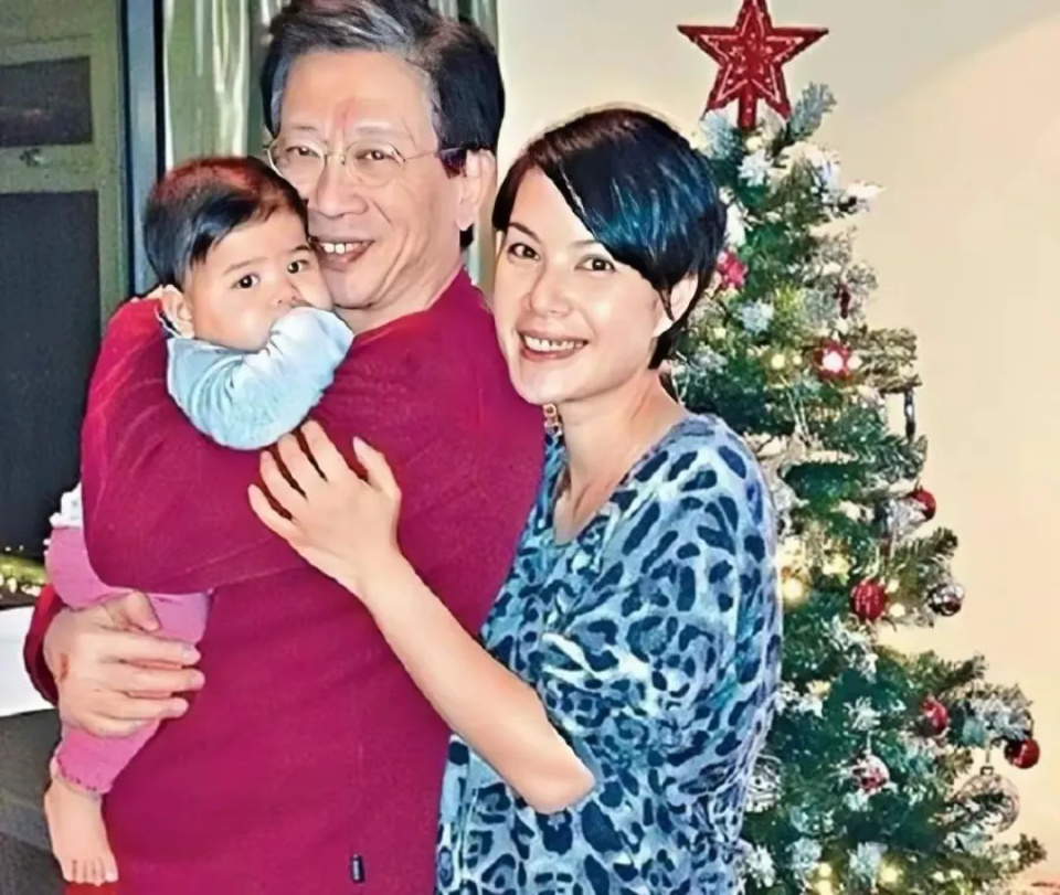 TVB前女星江希文与男友甜蜜庆生，曾被律师前男友家暴，狗血争产人尽皆知_腾讯新闻