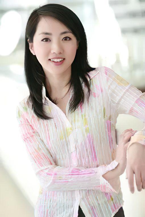 央视气象主持人杨丹:27年零差错的她是如何练就的?