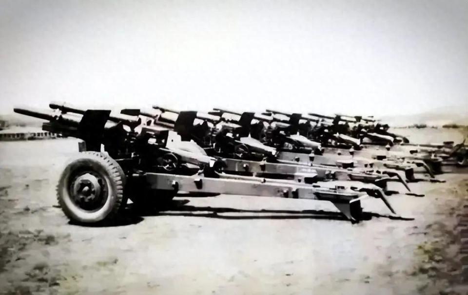 上述各类火炮中,迫击炮类暂且不谈,在榴炮,山炮类别中,155毫米炮只给