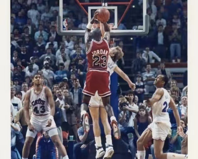 nba季后赛10大压哨绝杀:詹姆斯绝杀魔术第六,乔丹垄断前二!