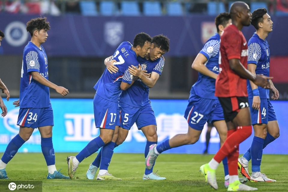 中超：申花2-1亚泰，朱辰杰特谢拉破门，路易斯染黄缺战国安