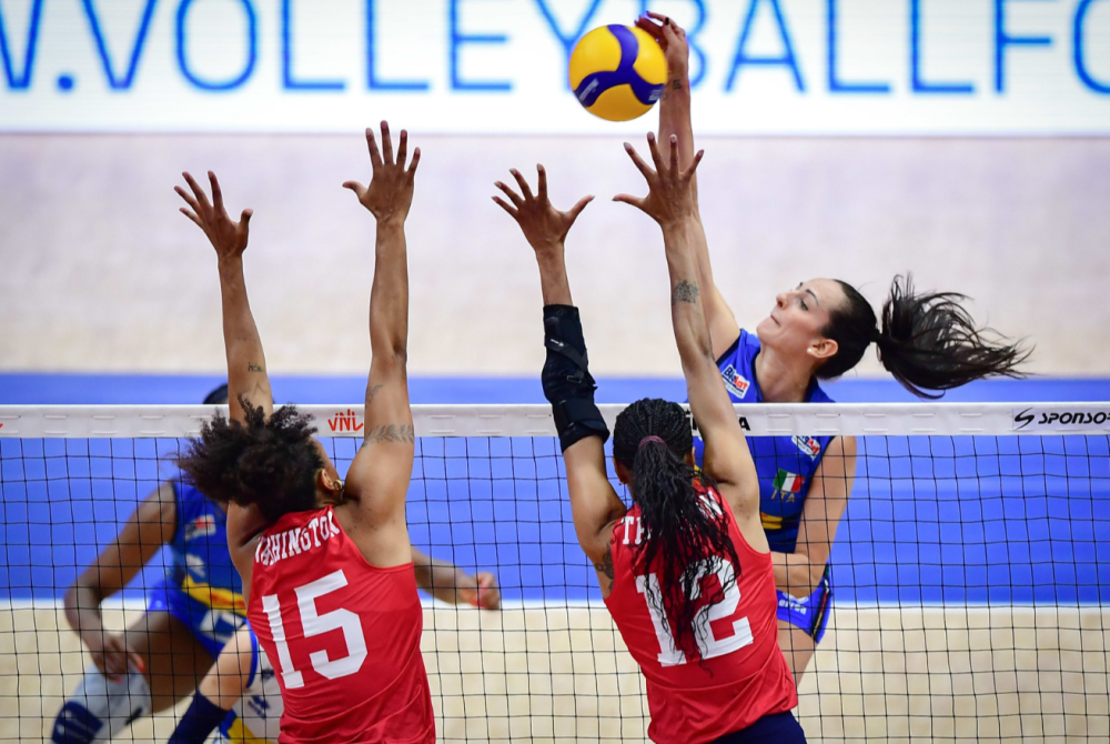 意大利女排3-0美国入半决赛:获9.01分稳世界第二 四强已确定三席