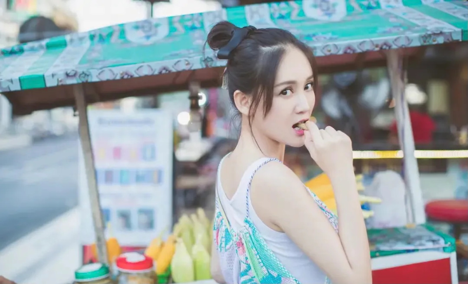 从《命中注定我爱你》到《烈焰》,她越来越年轻,不