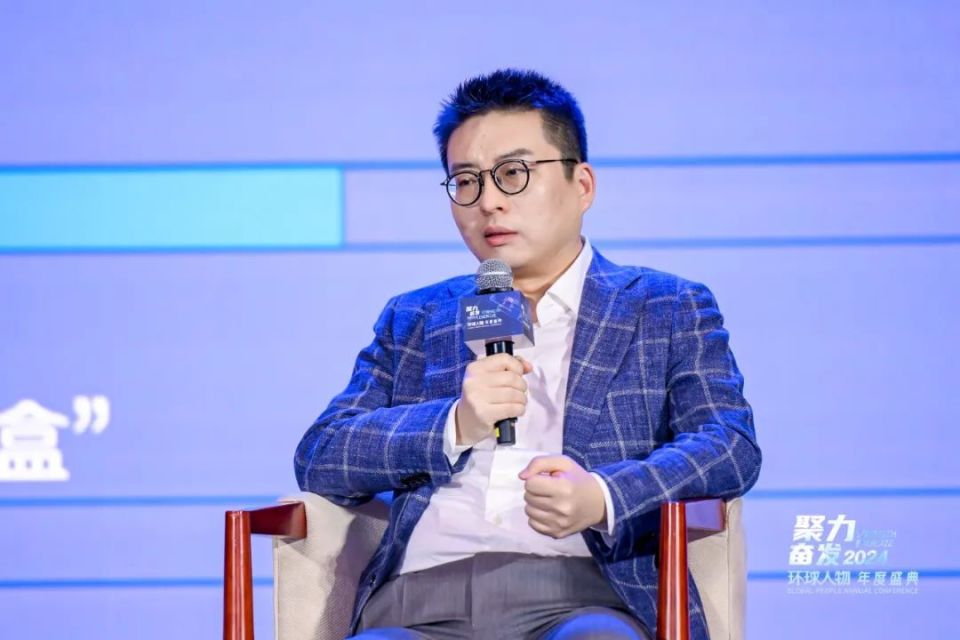 过去一年里,在调查对象中有超过60%的人消费金额是上升的;第二,新一代