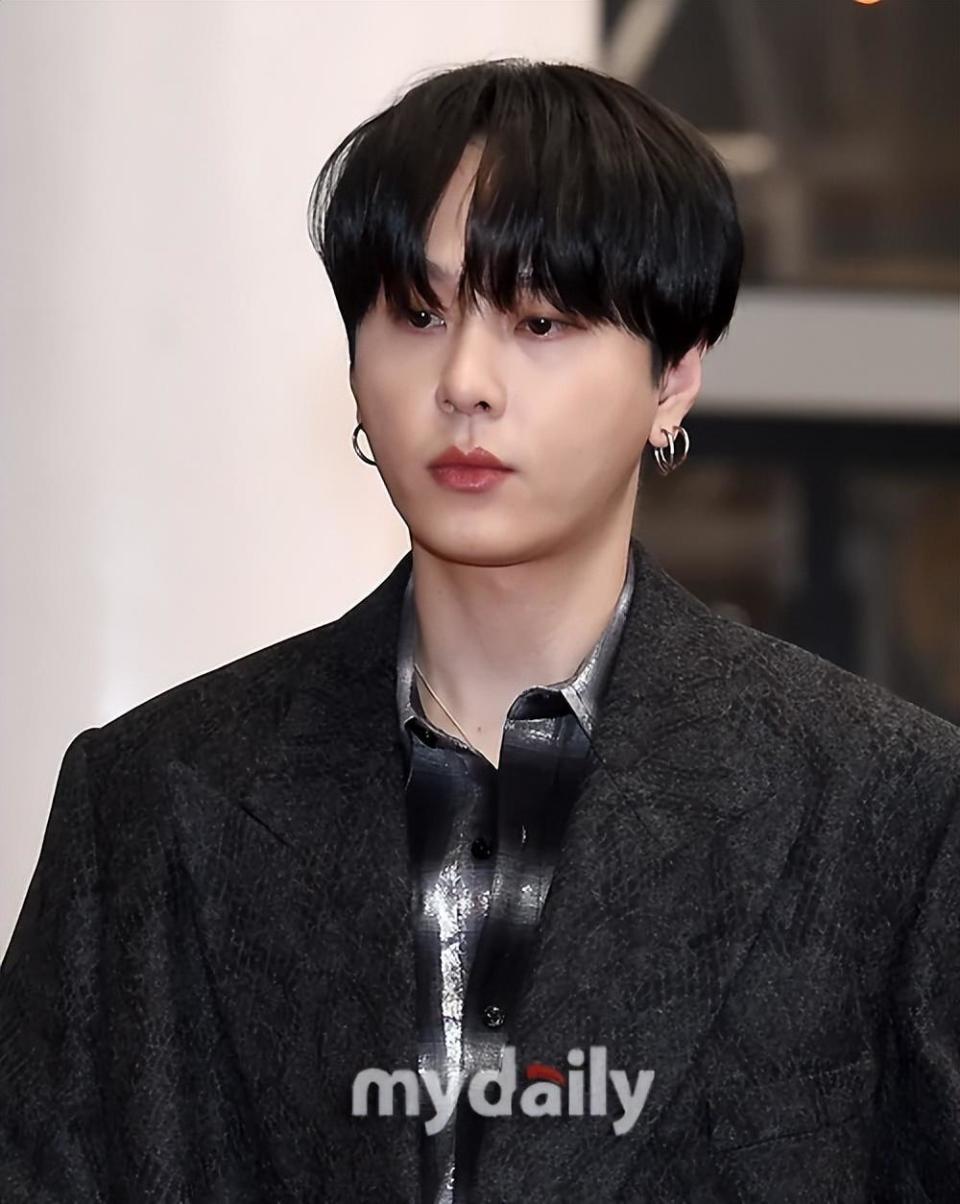 泫雅的现任男友,韩国知名男星,歌手龙俊亨,时隔五年公开道歉