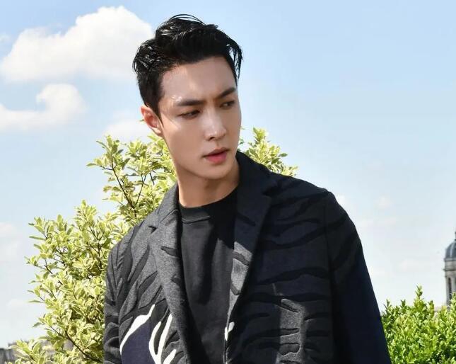 张艺兴推出新歌《uzi》,歌词把网友逗笑,吹嘘过头反而像黑粉-腾讯新闻