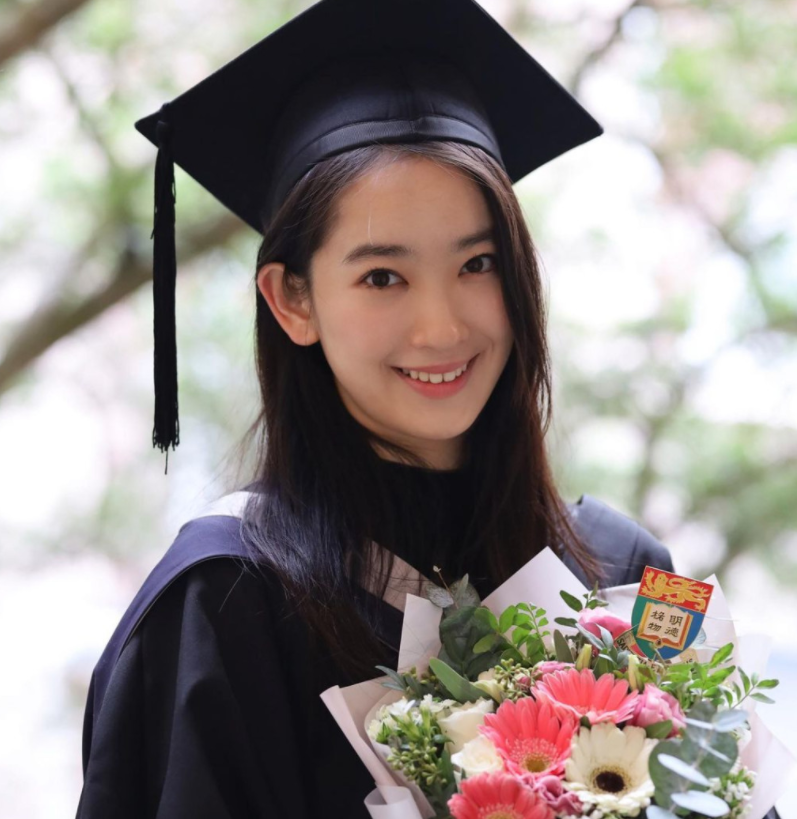 立体精致,美貌出众,像极了妈妈龚慈恩,高挑的身材则比较像爸爸林炜