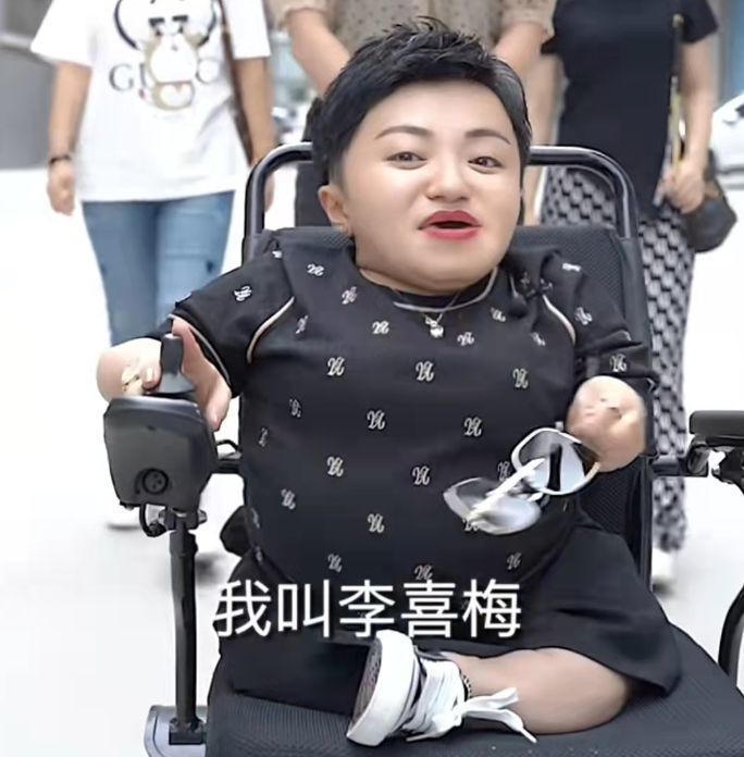 8米李喜梅怀孕11周,帅气男友贴心呵护,两人感情遭质疑