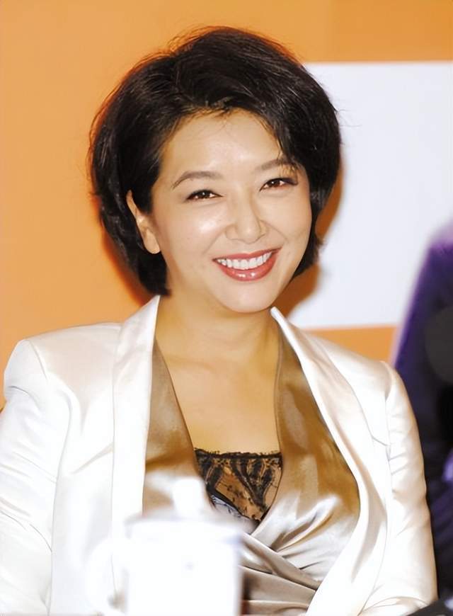 大众女神江珊:四度恋上硬汉,高曙光,靳东是前任,50岁重获爱情_腾讯