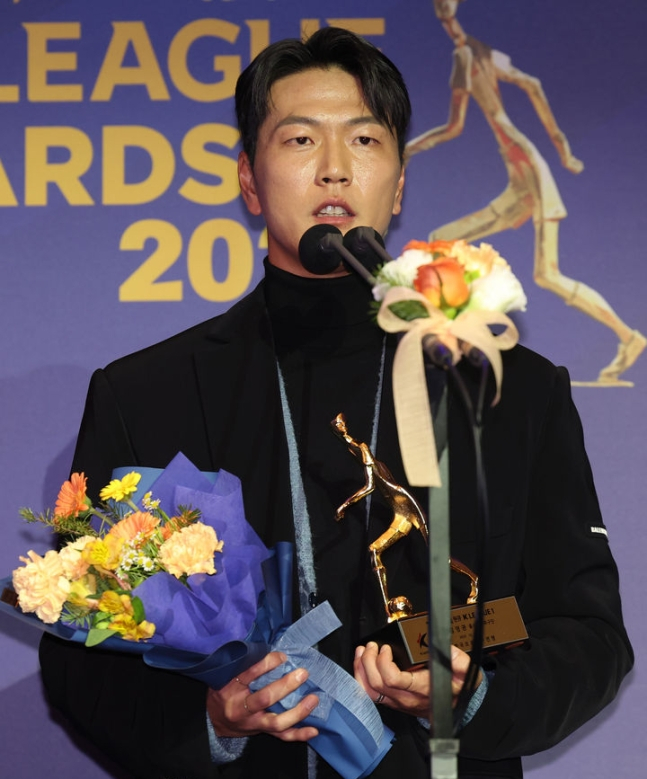 33岁荣膺k联赛mvp,金英权"老当益壮"_腾讯新闻