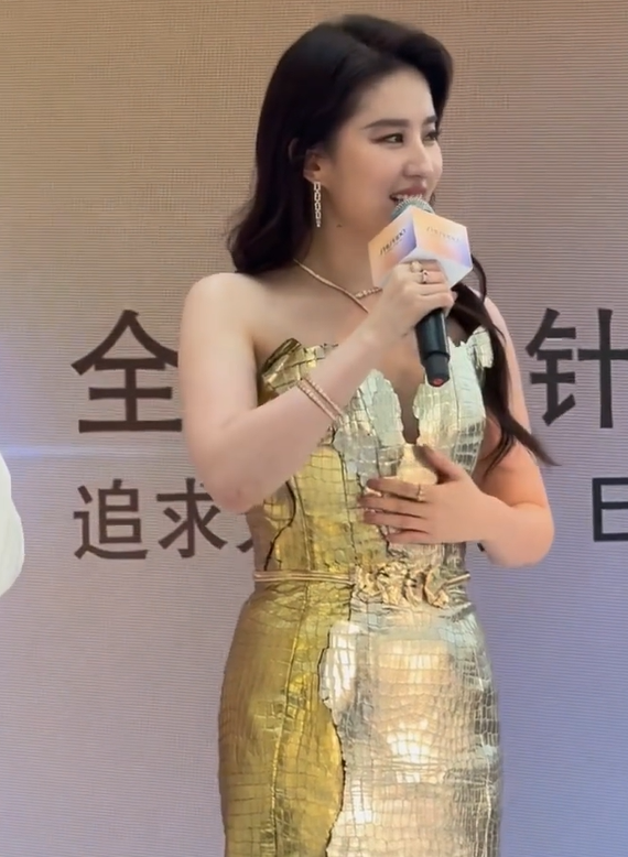 "壮"不是问题,刘亦菲的"清醒",戳穿了内娱女明星的体面