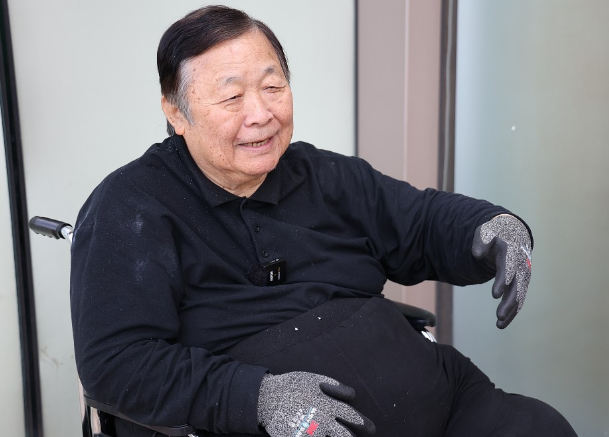 75岁老戏骨秦煌出演"老顽童"一角为观众熟知,近年因为体重过胖,秦煌的