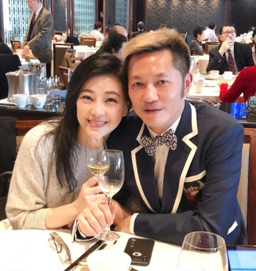 所以如果你要问刘小慧当初放弃自己如日中天的事业,选择爱情后不后悔.