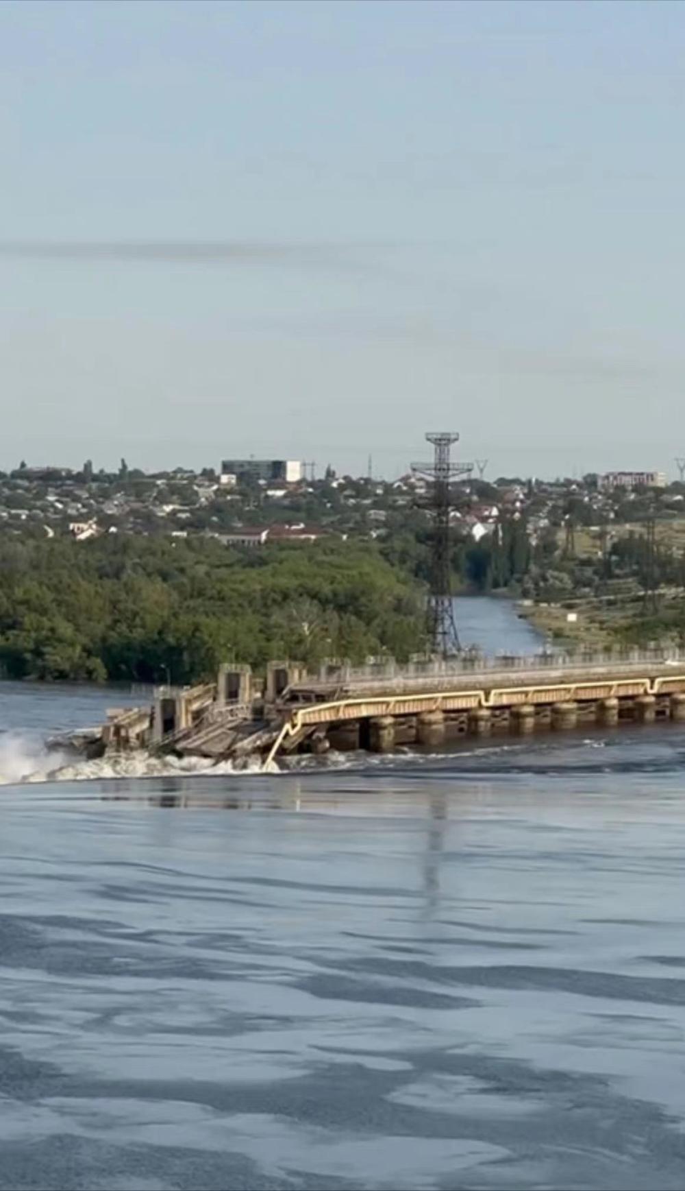 花园口决堤重演,卡霍卡夫大坝已不是第一次被炸,究竟是谁干的?