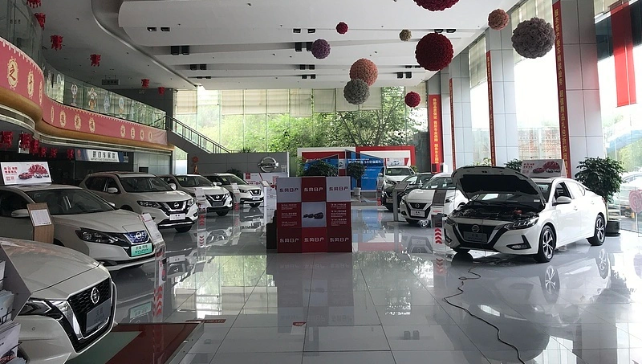 不再卖车的闲置4S店想靠卖衣服止损