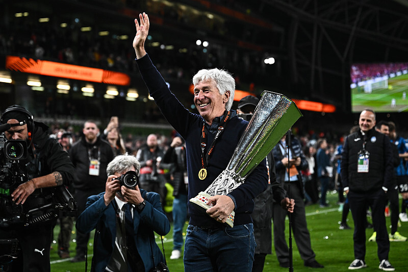 加斯佩里尼66岁了,执教生涯的第一个冠军才来,而且是欧联杯奖杯