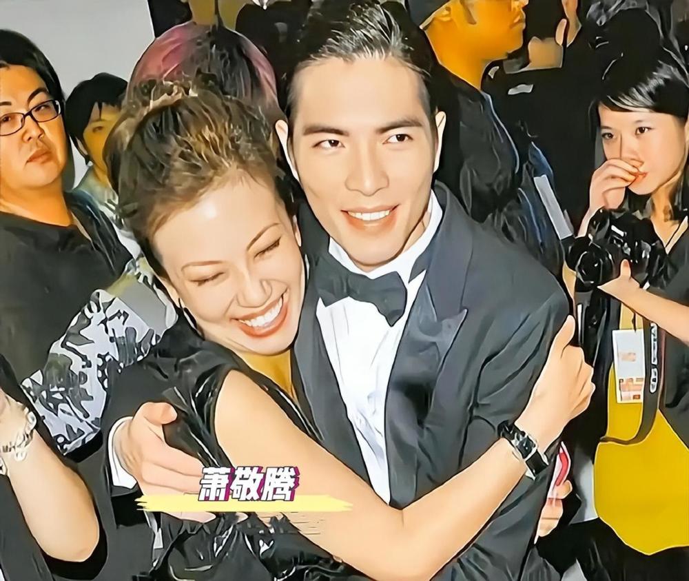 萧敬腾求婚后首露面，携未婚妻录节目，50岁林有慧穿着宽松肚子凸起-萧敬腾?