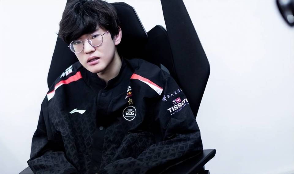 小钰直播回应婚期,uzi,we发文