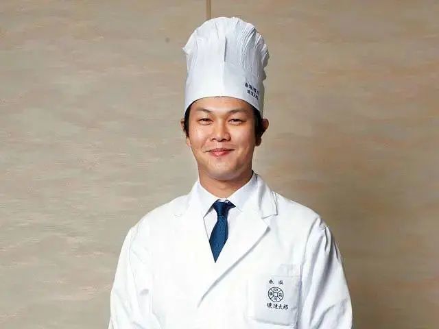 陈建太郎2010年,陈建一身体有恙,"四川饭店"交由儿子接手.