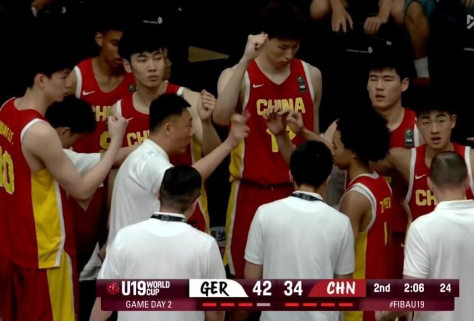中国U19男篮24分惨败，曲绍斌用人问题明显，朱正12+4王洪泽11分