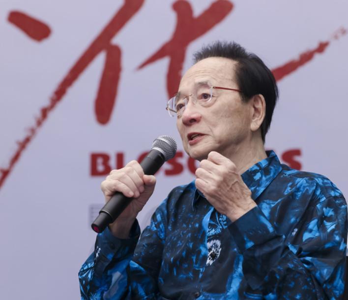 他是知名作曲家，71岁与39岁妻子修成正果，90岁也没放弃创作音乐_腾讯新闻