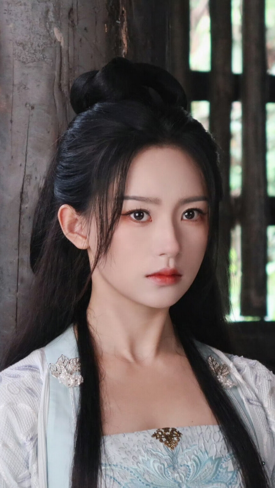 甜妹杀进短剧圈！胡亦瑶从女团偶像到疯批美人，颜值演技双封神_腾讯新闻