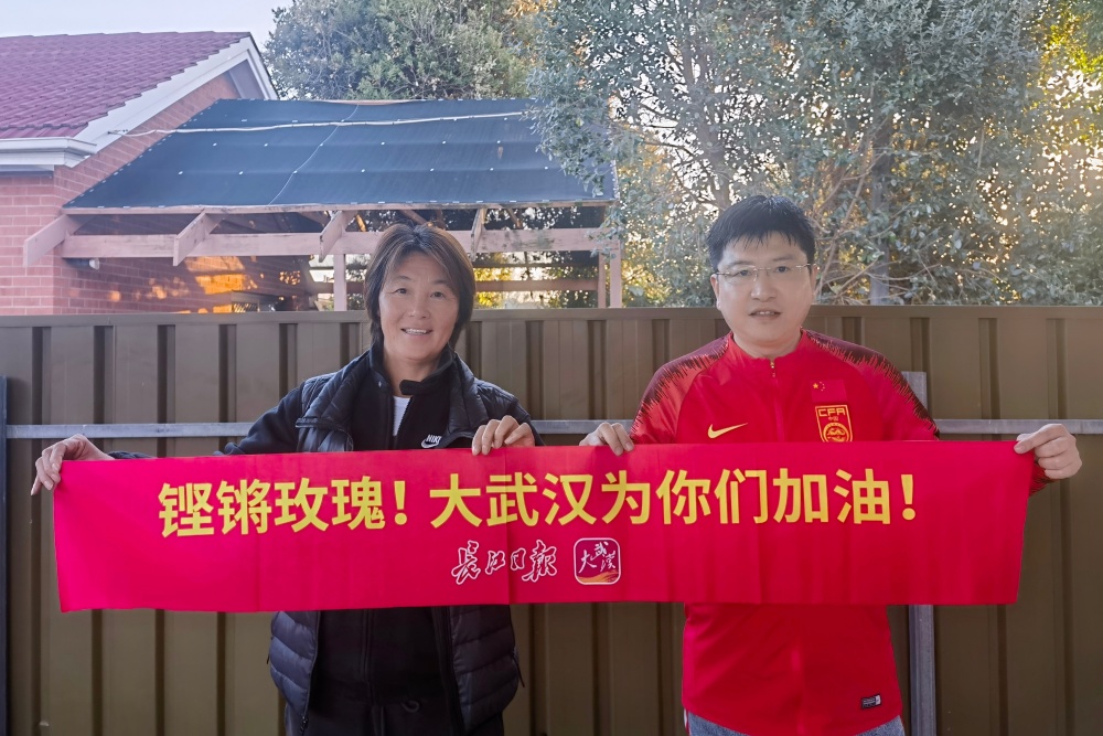长报记者对话“铿锵玫瑰”主力门将高红，来听听她怎么说……_腾讯新闻
