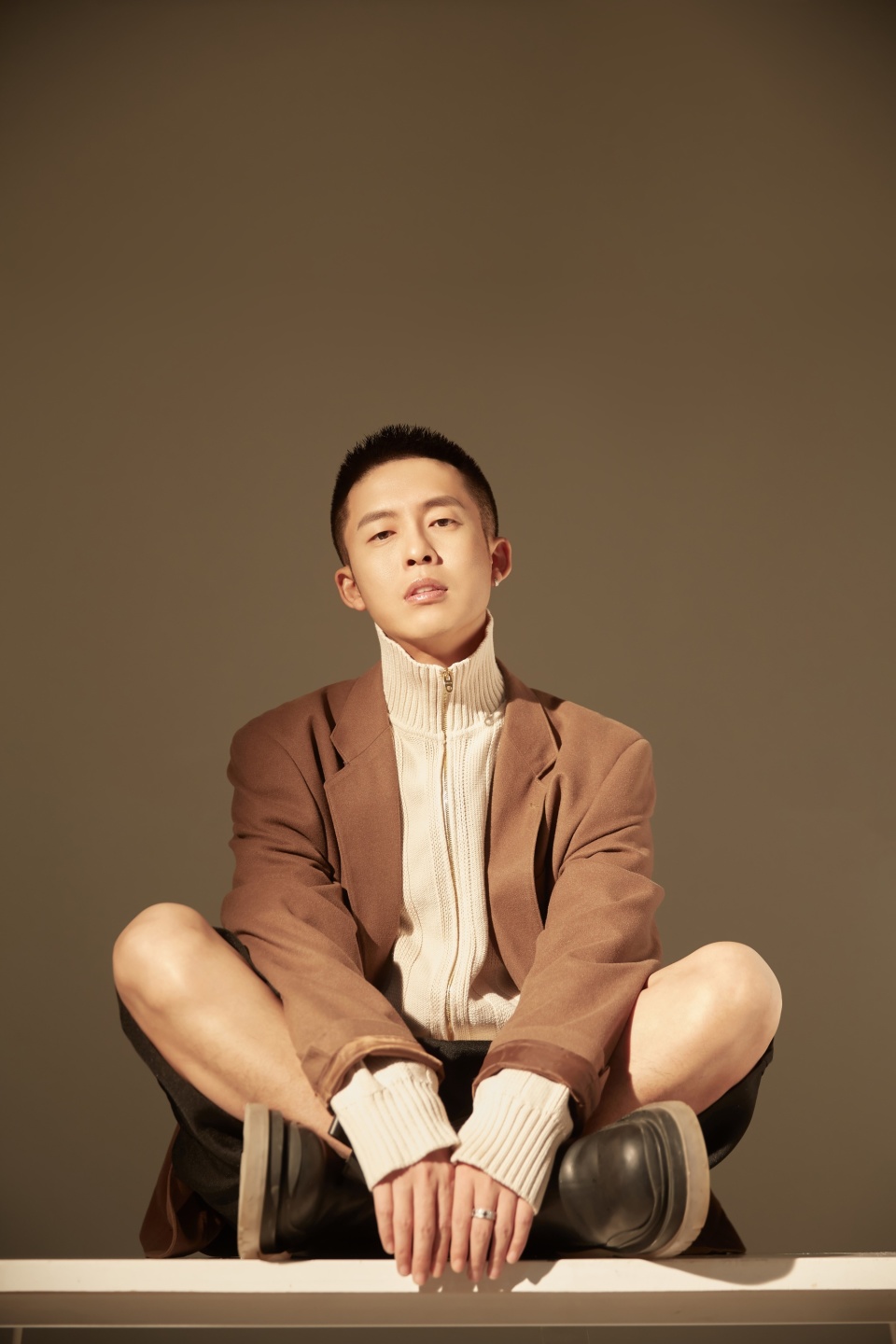 网红歌手王冕被捕,利用直播打赏洗钱近亿元,曾唱火《勉为其难》