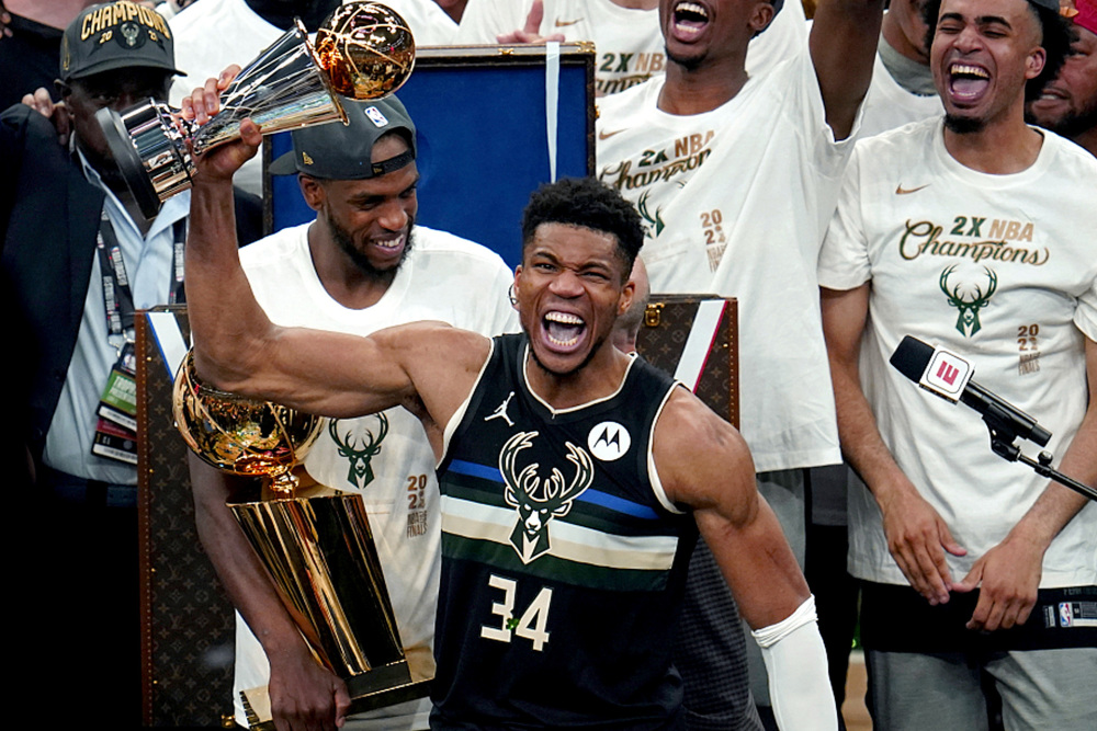 既有总冠军,也有mvp,字母哥怎么还拒绝雄鹿提前续约?_腾讯新闻