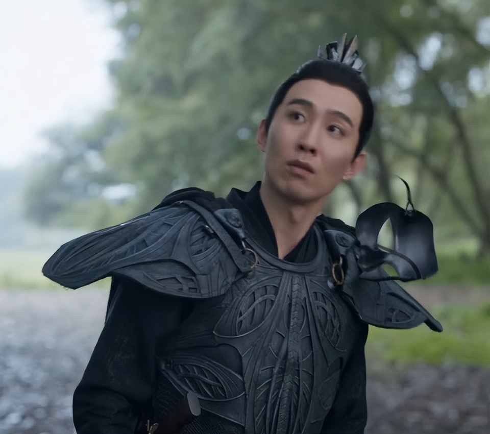 演完《春色寄情人》演《庆余年》,他戴上面具差点没认出,戏内外都是