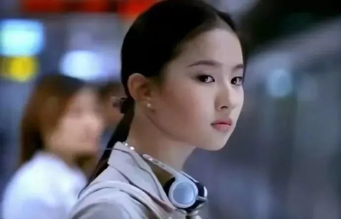 刘亦菲15到37岁颜值变化:从小就是美人,经典角色美哭了多少观众