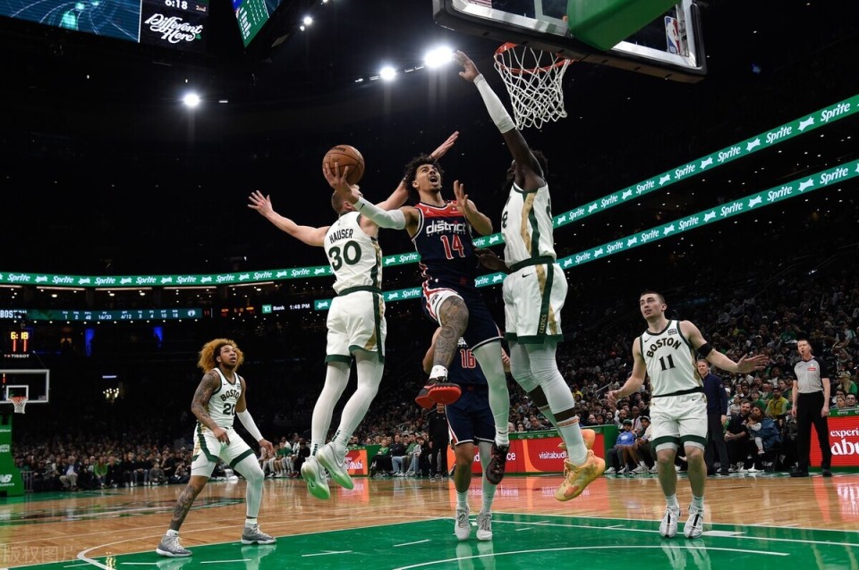 詹姆斯28 11 17创7项纪录能够力压上面这么多球星当选今日最佳球员的