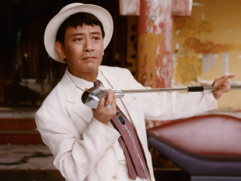 唱功出色,舞台表现力强劲的他,生前演绎过无数经典金曲,《狮子山下》