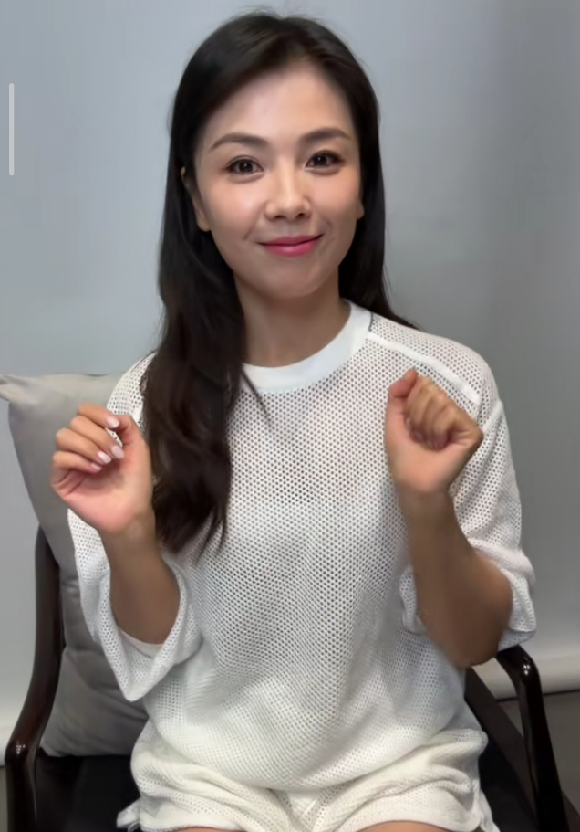 45岁刘涛近照大变样,离开美颜像换了一张脸,皮肤暗黄法令纹抢镜