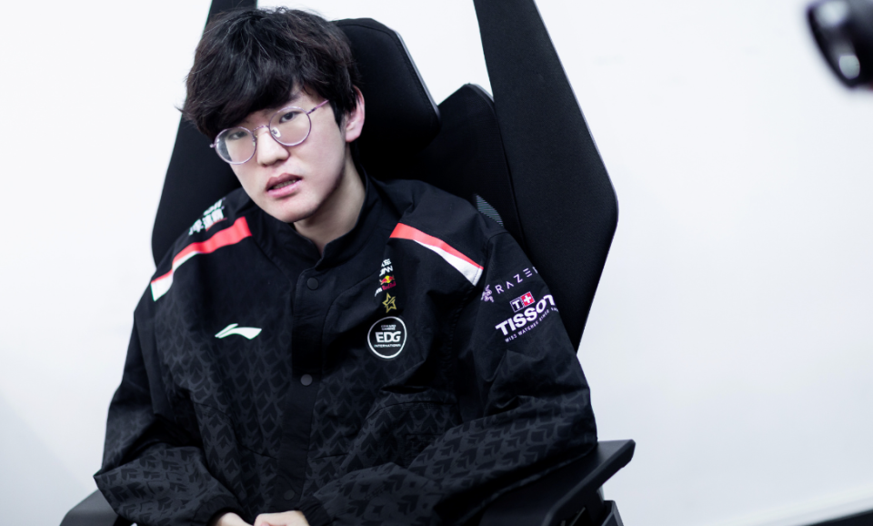 edg刷新最差战绩!jiejie心态爆炸,赛后无奈苦笑_腾讯新闻