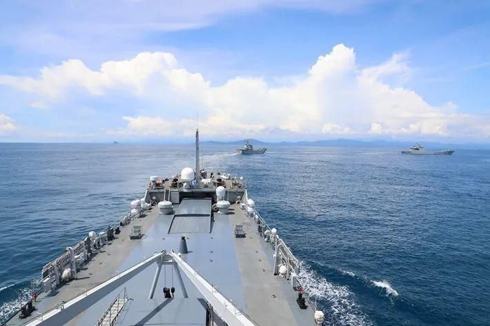 菲律宾抱怨没用卫星照片显示中业岛附近所有礁盘都被中国控制