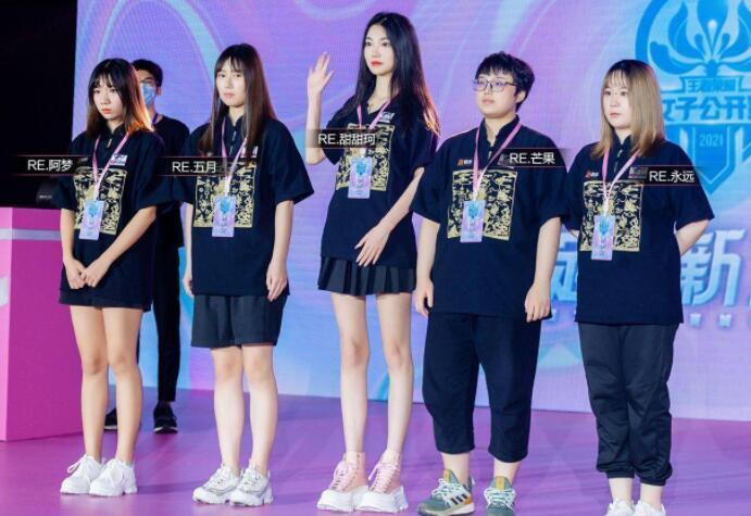 就是一位电竞女选手的控诉,这位女选手就是前王者荣耀女选手蒋雨珂