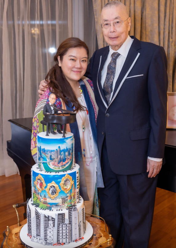 刘诗昆84岁生日,2岁女儿跳舞助兴,47岁妻子体型肥胖积极备孕_腾讯新闻